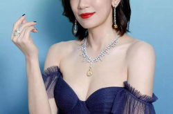 贾静雯性感图片,优雅熟女魅力，身材火辣引人瞩目”