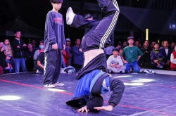 街舞比赛,青春舞动，梦想飞扬