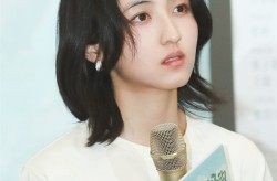 《我会好好的》特辑 张子枫与小狗路演互动太温暖黑社会电影在线观看国语